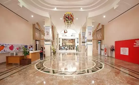 Apollo Hospital Delhi Lobby_0